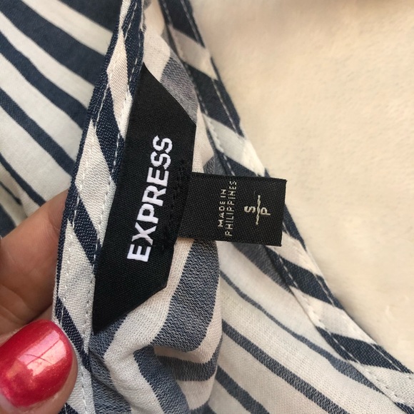 Express Women’s V Neckline Shirt | Size Small - Picture 4 of 5